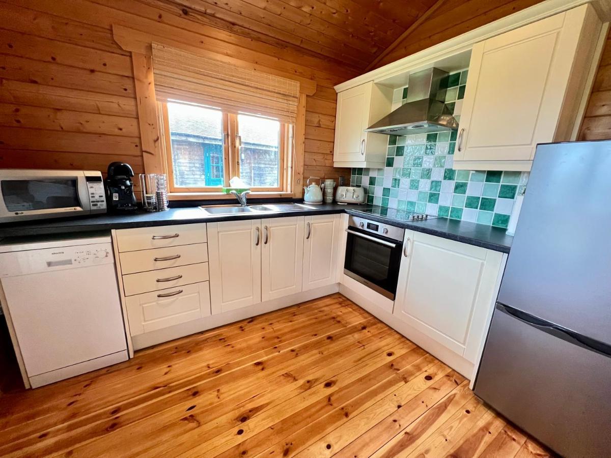 Lake Pochard, Oak Lodge South Cerney Exterior foto